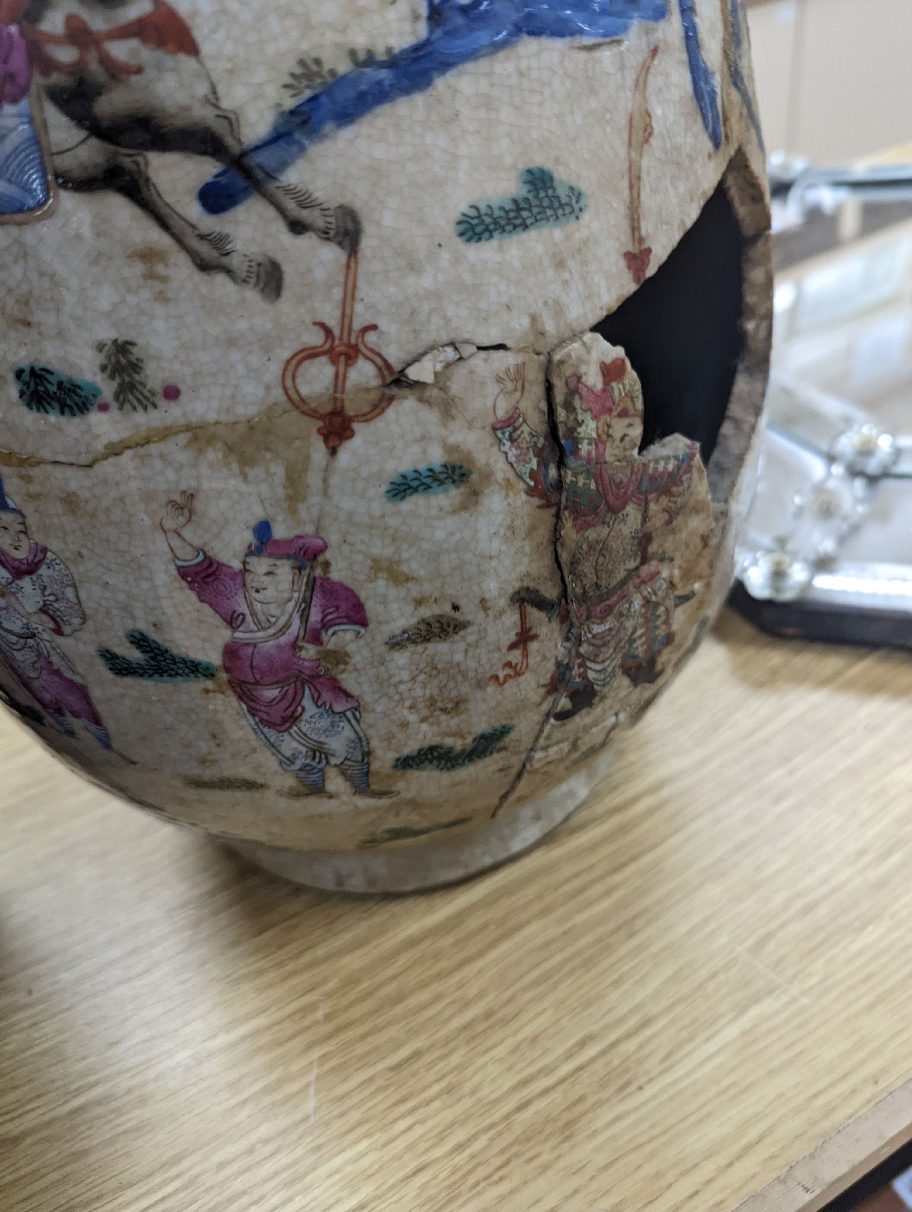 A large Chinese crackle glaze vase, Chenghua mark, 19th century - 62cm tall